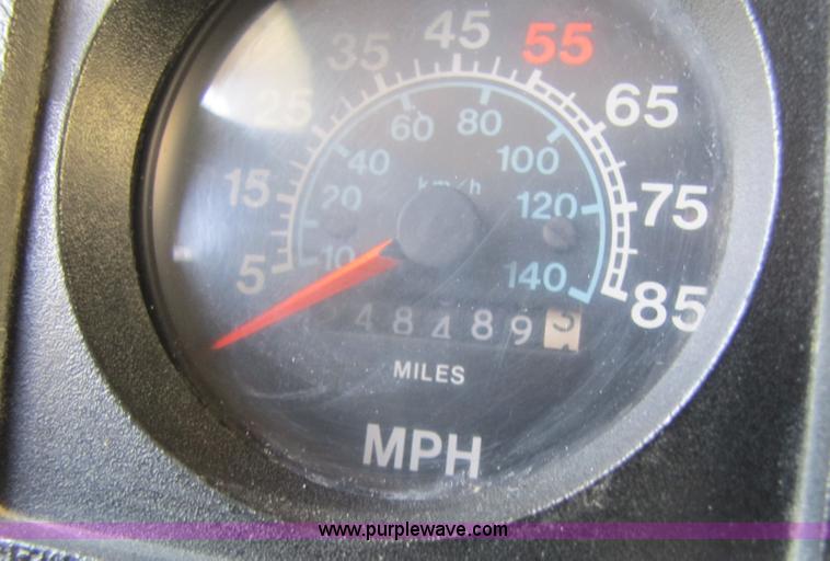 image for item 3375 1987 International Series 1954 26' ban box truck