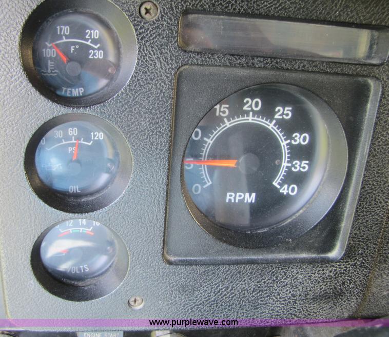 image for item 3375 1987 International Series 1954 26' ban box truck