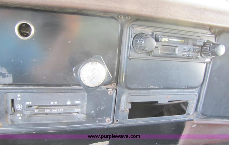 image for item 3375 1987 International Series 1954 26' ban box truck