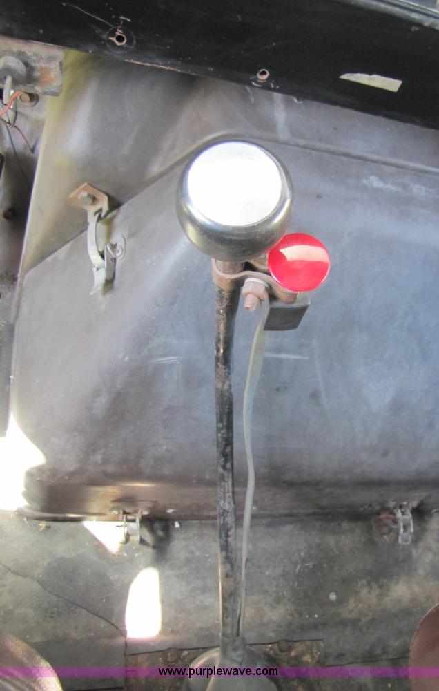 image for item 3375 1987 International Series 1954 26' ban box truck