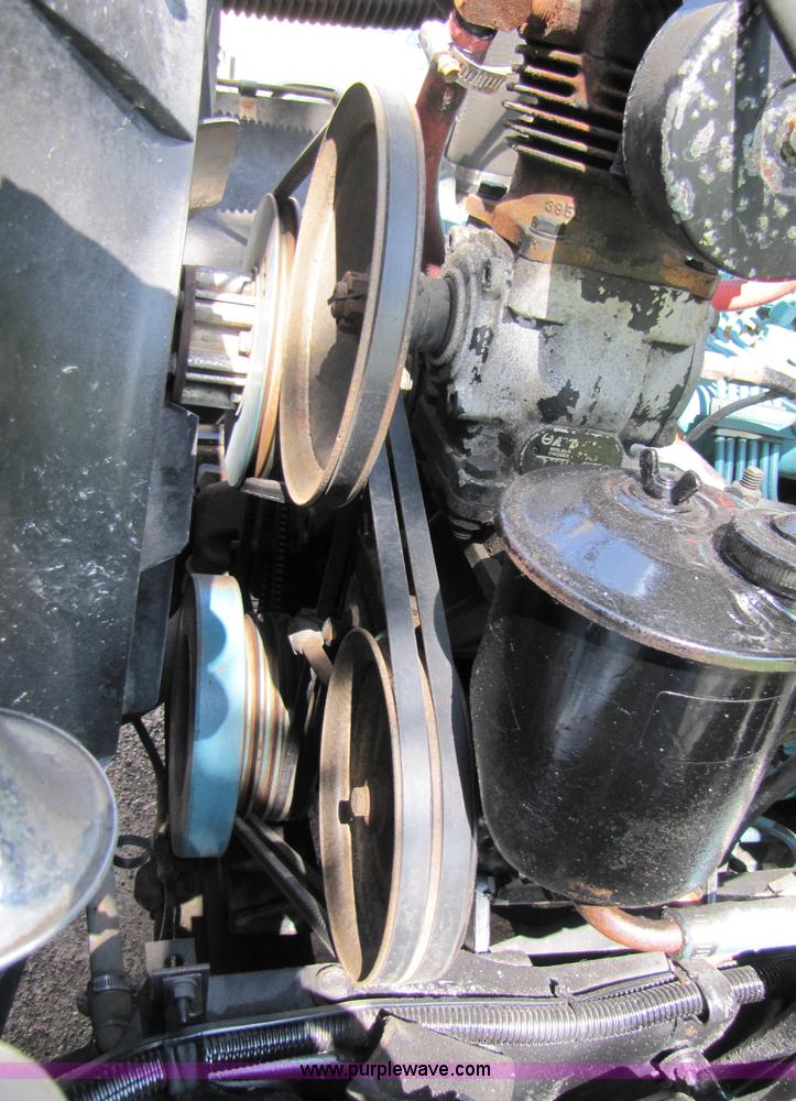 image for item 3375 1987 International Series 1954 26' ban box truck