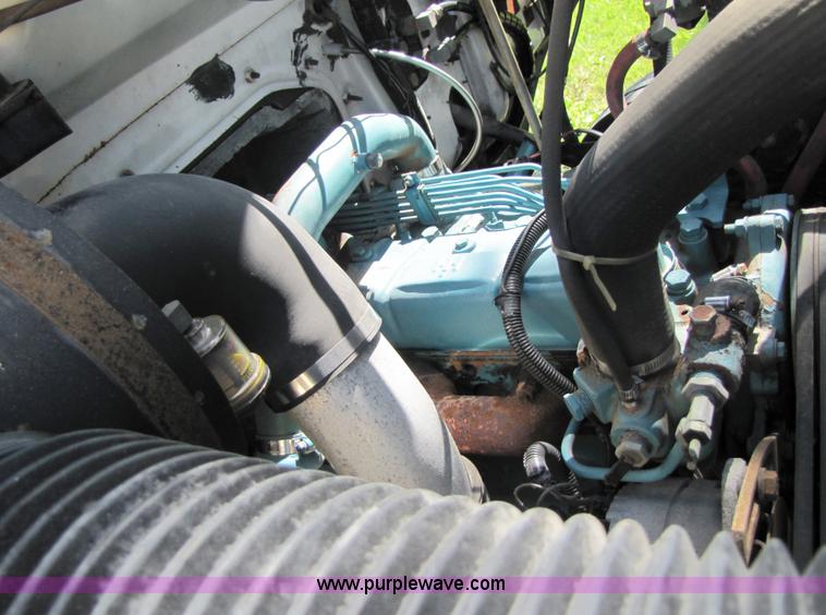 image for item 3375 1987 International Series 1954 26' ban box truck