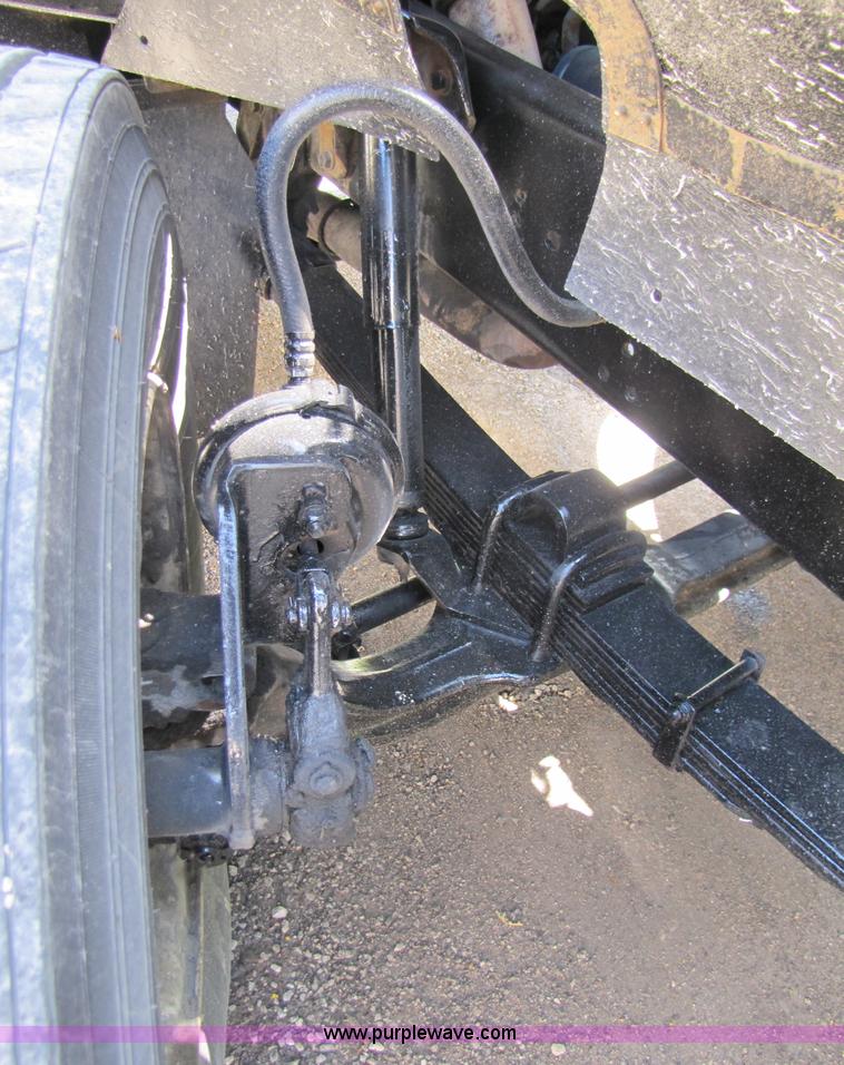 image for item 3375 1987 International Series 1954 26' ban box truck