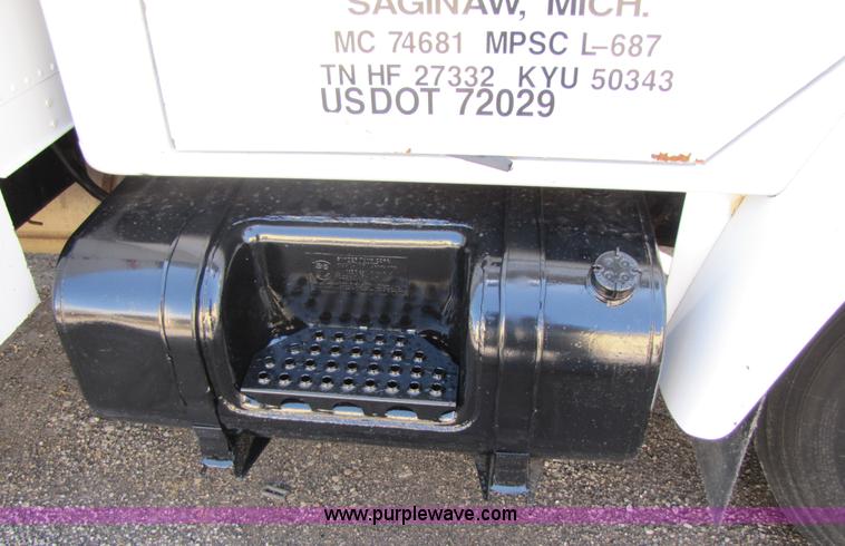 image for item 3375 1987 International Series 1954 26' ban box truck