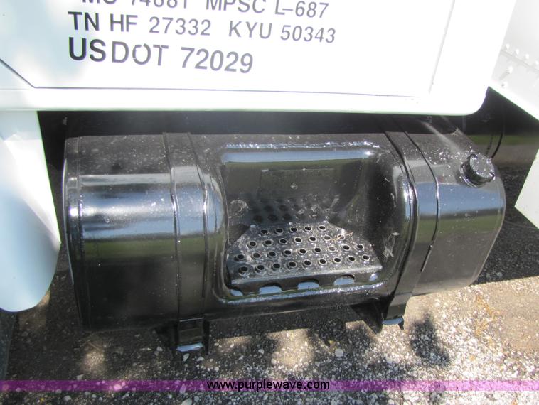 image for item 3375 1987 International Series 1954 26' ban box truck