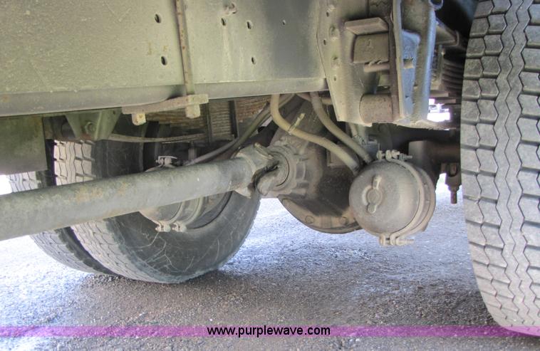 image for item 3375 1987 International Series 1954 26' ban box truck