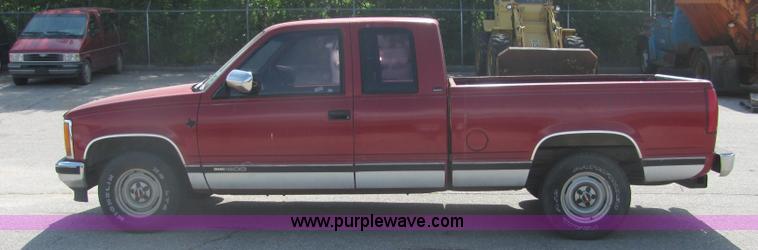 image for item 4633 1991 GMC Sierra C1500 pickup truck