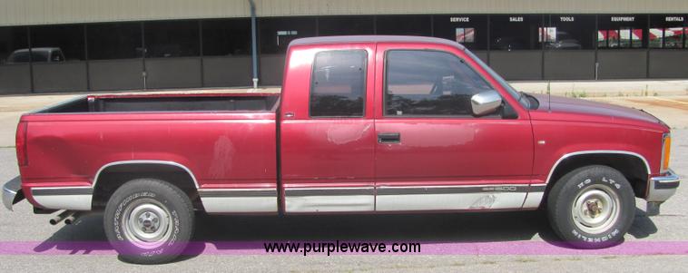 image for item 4633 1991 GMC Sierra C1500 pickup truck
