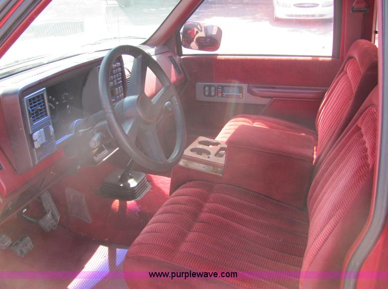 image for item 4633 1991 GMC Sierra C1500 pickup truck