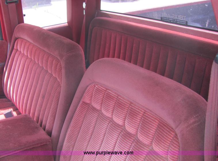 image for item 4633 1991 GMC Sierra C1500 pickup truck