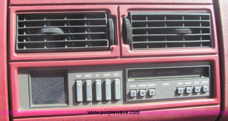 image for item 4633 1991 GMC Sierra C1500 pickup truck