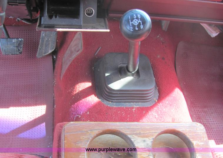 image for item 4633 1991 GMC Sierra C1500 pickup truck