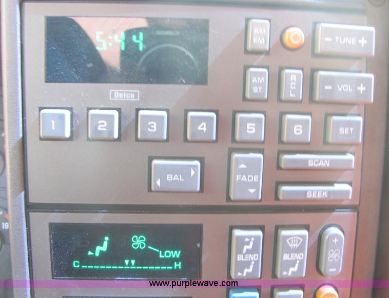 image for item 4633 1991 GMC Sierra C1500 pickup truck