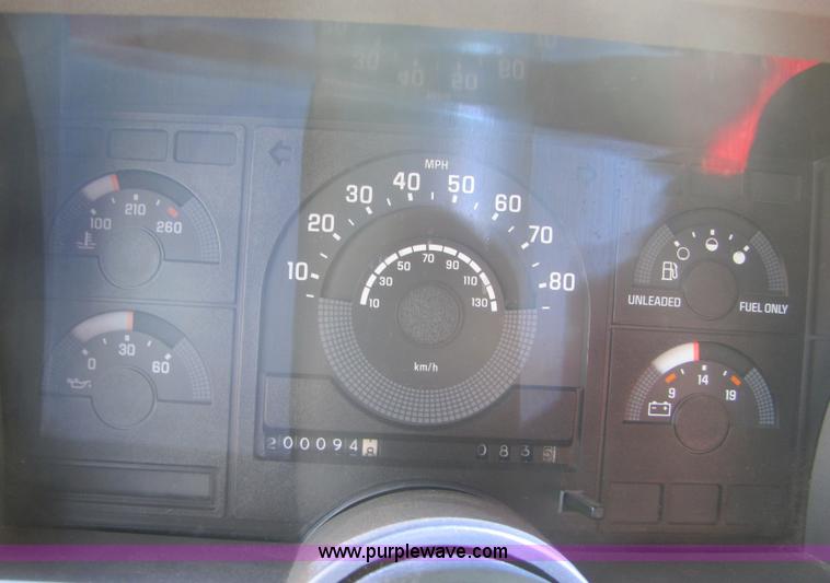 image for item 4633 1991 GMC Sierra C1500 pickup truck