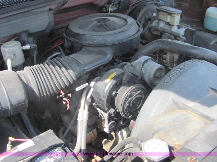 image for item 4633 1991 GMC Sierra C1500 pickup truck