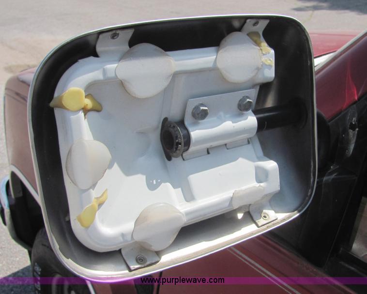 image for item 4633 1991 GMC Sierra C1500 pickup truck