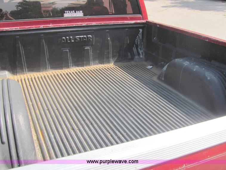 image for item 4633 1991 GMC Sierra C1500 pickup truck