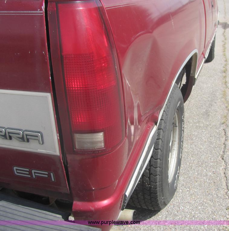 image for item 4633 1991 GMC Sierra C1500 pickup truck