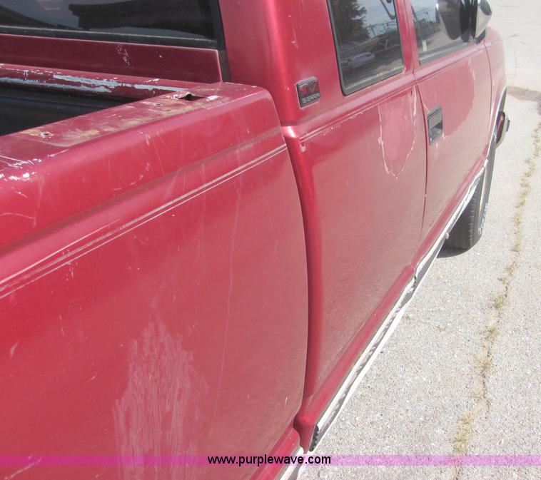 image for item 4633 1991 GMC Sierra C1500 pickup truck