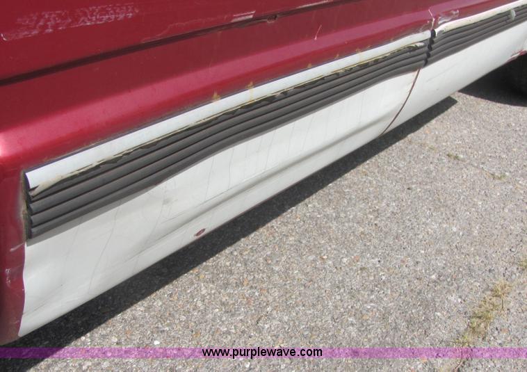 image for item 4633 1991 GMC Sierra C1500 pickup truck