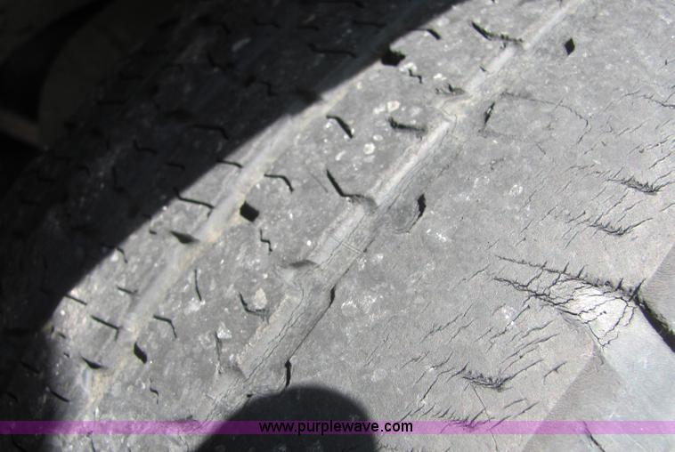 image for item 4633 1991 GMC Sierra C1500 pickup truck