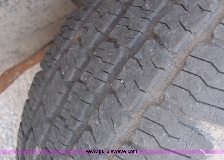 image for item 4633 1991 GMC Sierra C1500 pickup truck