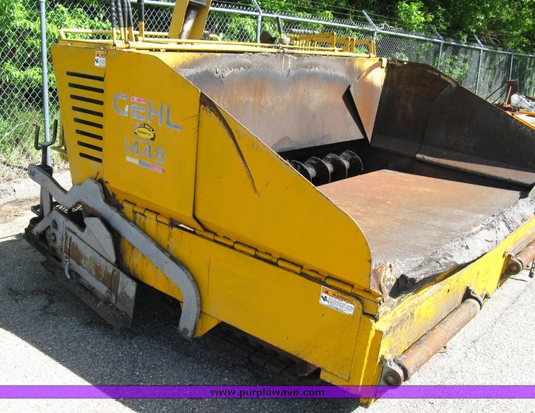 image for item 5005 Gehl 1448 asphalt paver