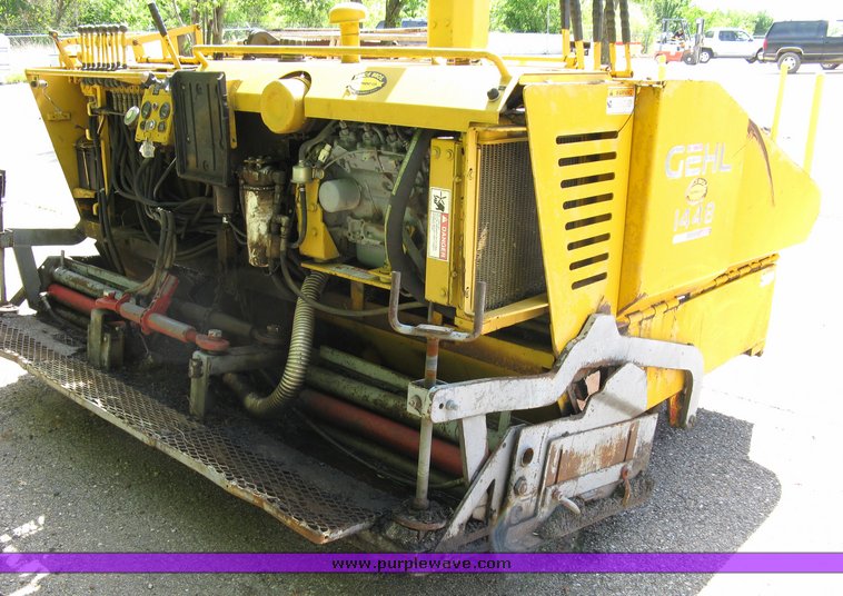 image for item 5005 Gehl 1448 asphalt paver