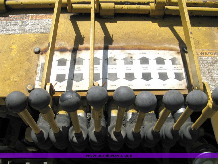 image for item 5005 Gehl 1448 asphalt paver