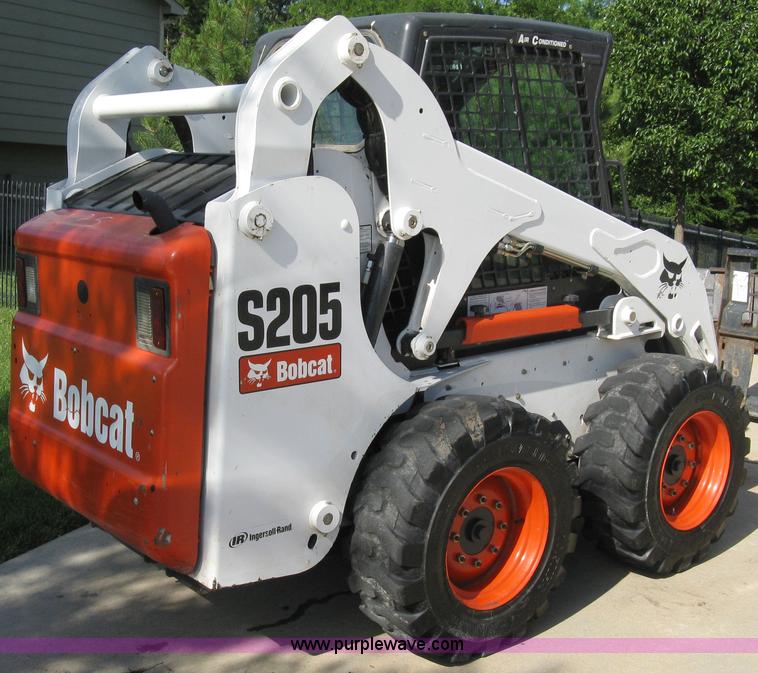 image for item 5019 2007 Bobcat S205 skid steer