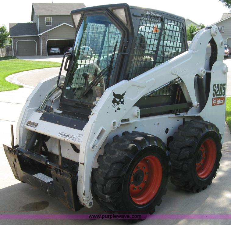 image for item 5019 2007 Bobcat S205 skid steer