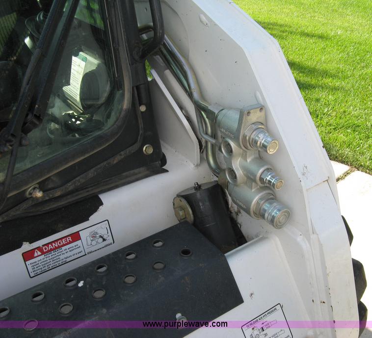image for item 5019 2007 Bobcat S205 skid steer