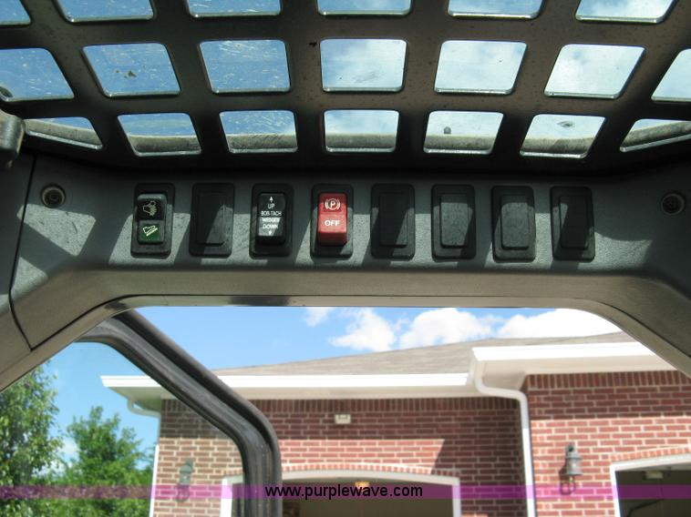 image for item 5019 2007 Bobcat S205 skid steer