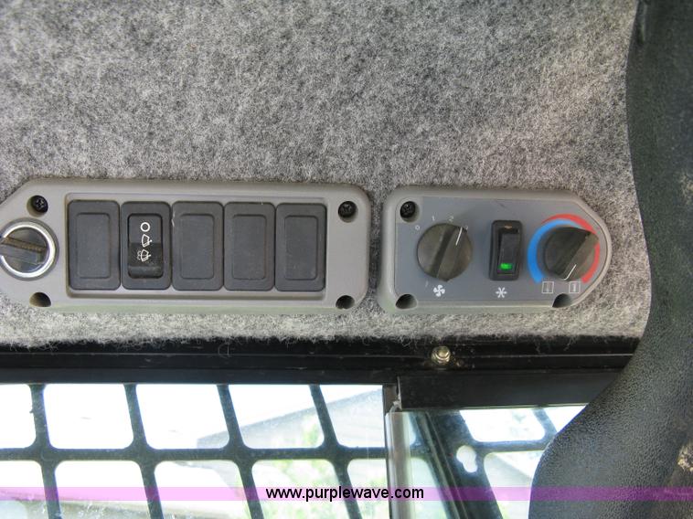 image for item 5019 2007 Bobcat S205 skid steer