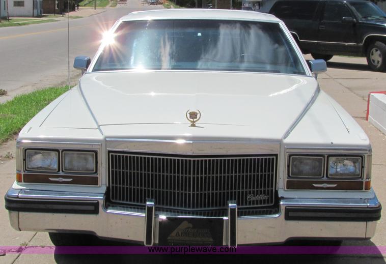image for item 6192 1989 Cadillac Concorde-52 limosine