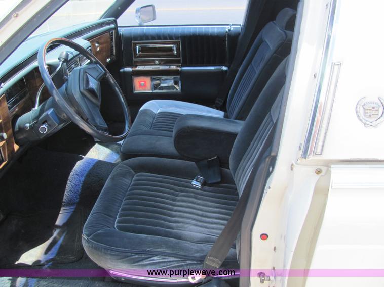 image for item 6192 1989 Cadillac Concorde-52 limosine