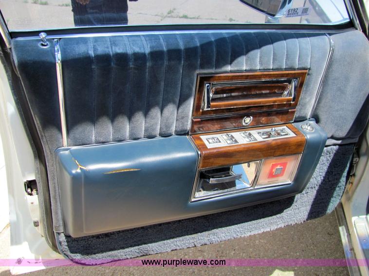 image for item 6192 1989 Cadillac Concorde-52 limosine