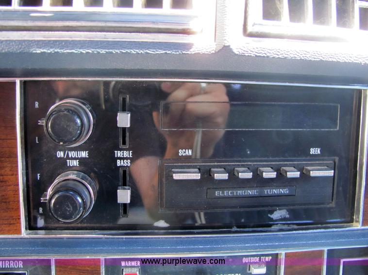 image for item 6192 1989 Cadillac Concorde-52 limosine