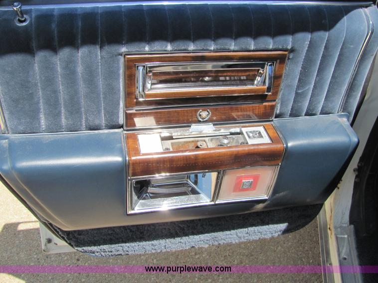 image for item 6192 1989 Cadillac Concorde-52 limosine