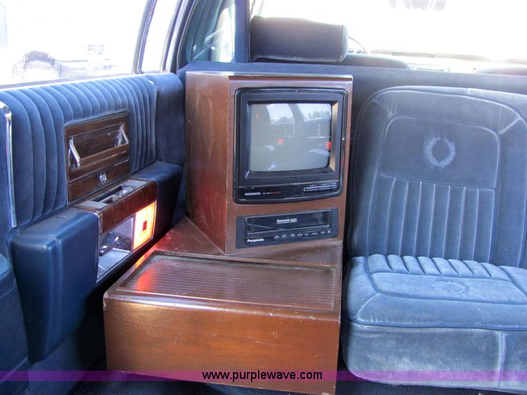 image for item 6192 1989 Cadillac Concorde-52 limosine