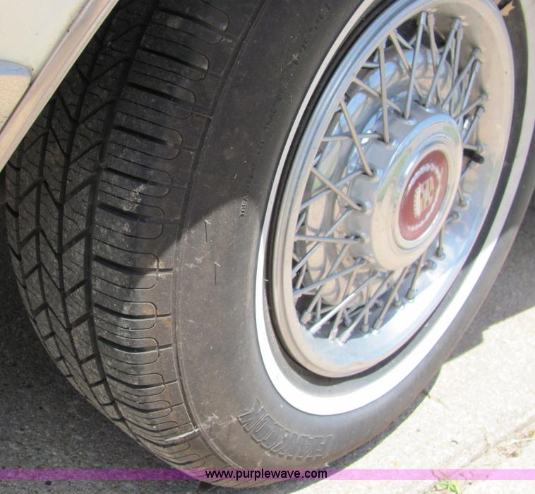 image for item 6192 1989 Cadillac Concorde-52 limosine