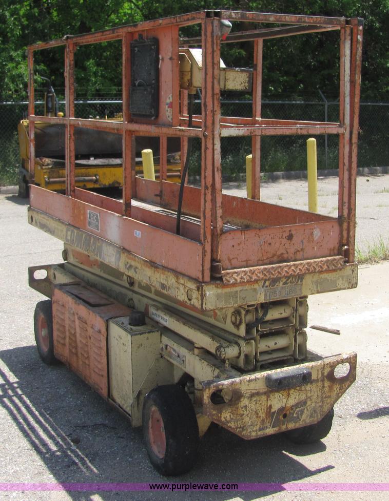 image for item 6435 Commander JLG GM-20N scissor lift