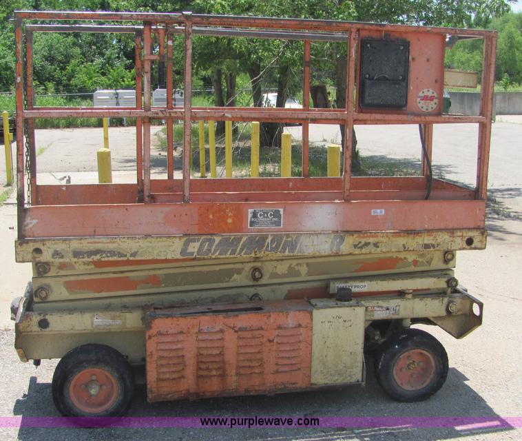 image for item 6435 Commander JLG GM-20N scissor lift