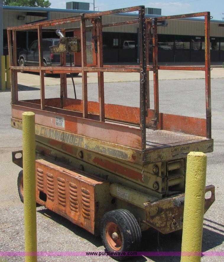 image for item 6435 Commander JLG GM-20N scissor lift