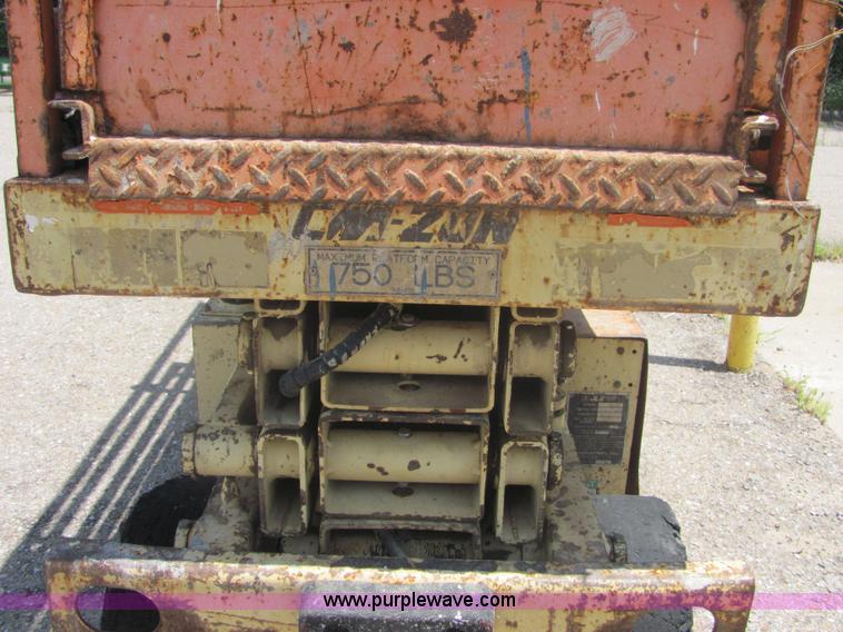 image for item 6435 Commander JLG GM-20N scissor lift