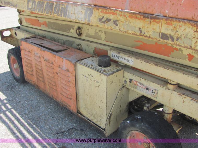 image for item 6435 Commander JLG GM-20N scissor lift