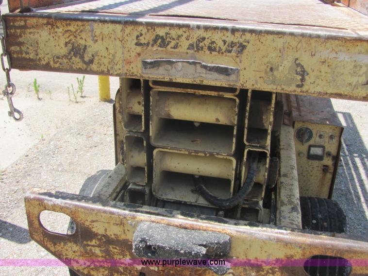 image for item 6435 Commander JLG GM-20N scissor lift