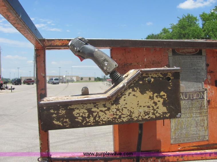 image for item 6435 Commander JLG GM-20N scissor lift