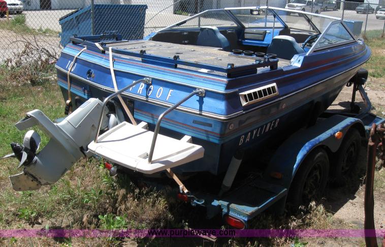 image for item 6814 Bayliner Capri 15' boat with trailer