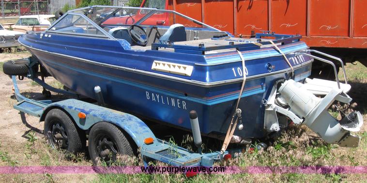 image for item 6814 Bayliner Capri 15' boat with trailer
